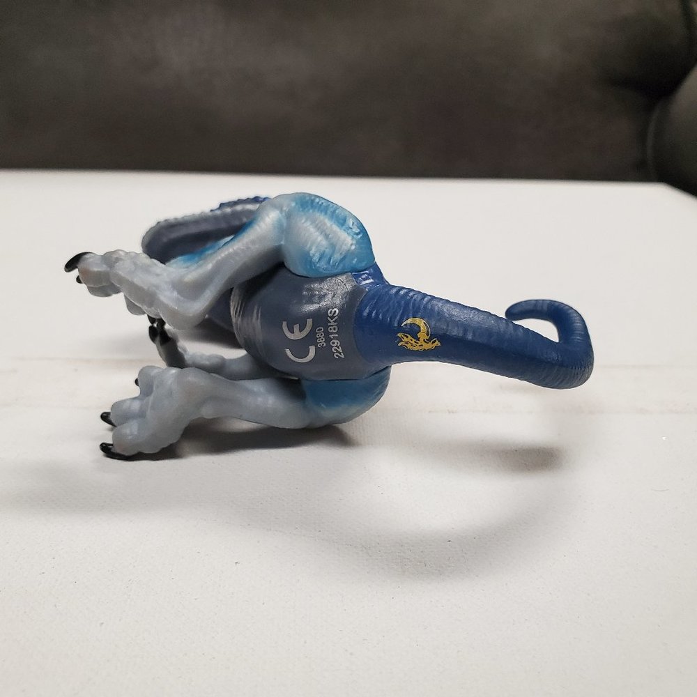 Action Figure - Untamed Rapter - Frostbite - Picture 6 of 6